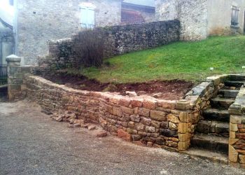 Garden wall with entrance gate by B3KM EcoDesign